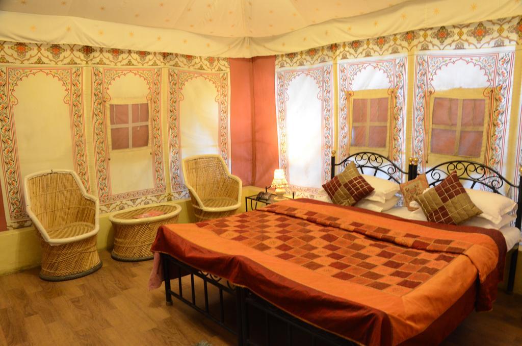 The Aravali Tent Resort Udaipur Rom bilde