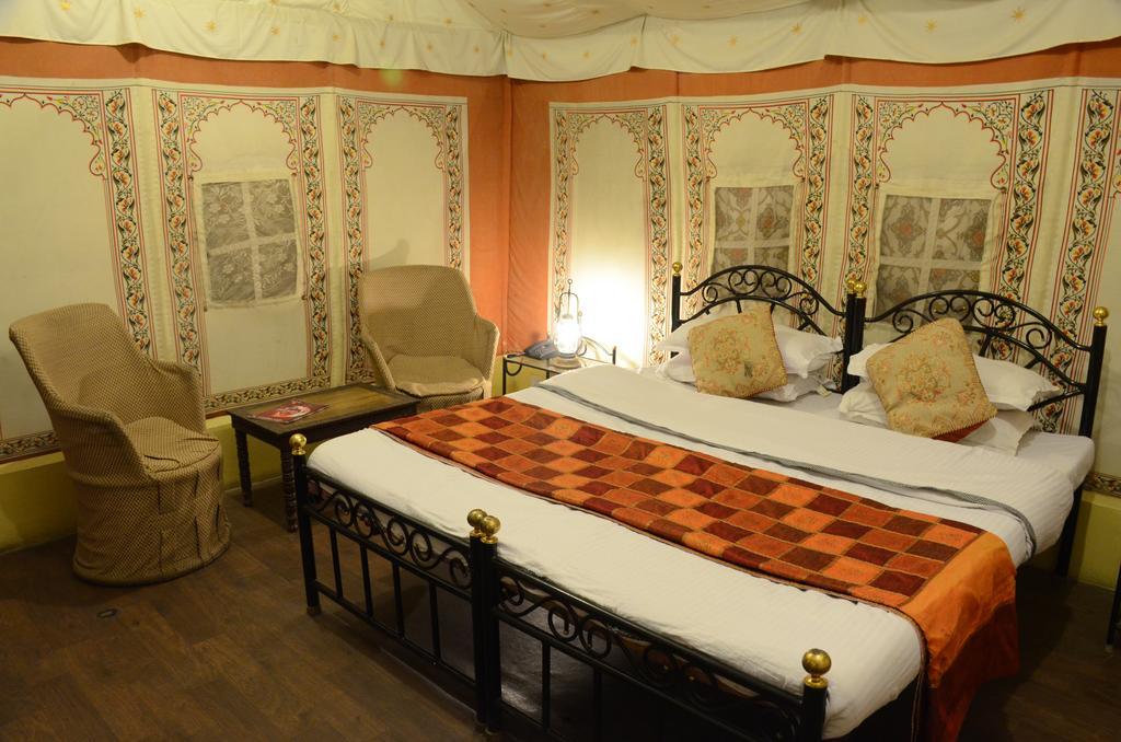 The Aravali Tent Resort Udaipur Rom bilde